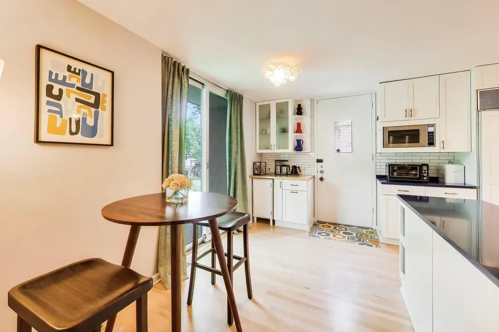 1203 East 50th Street Chicago IL 60615