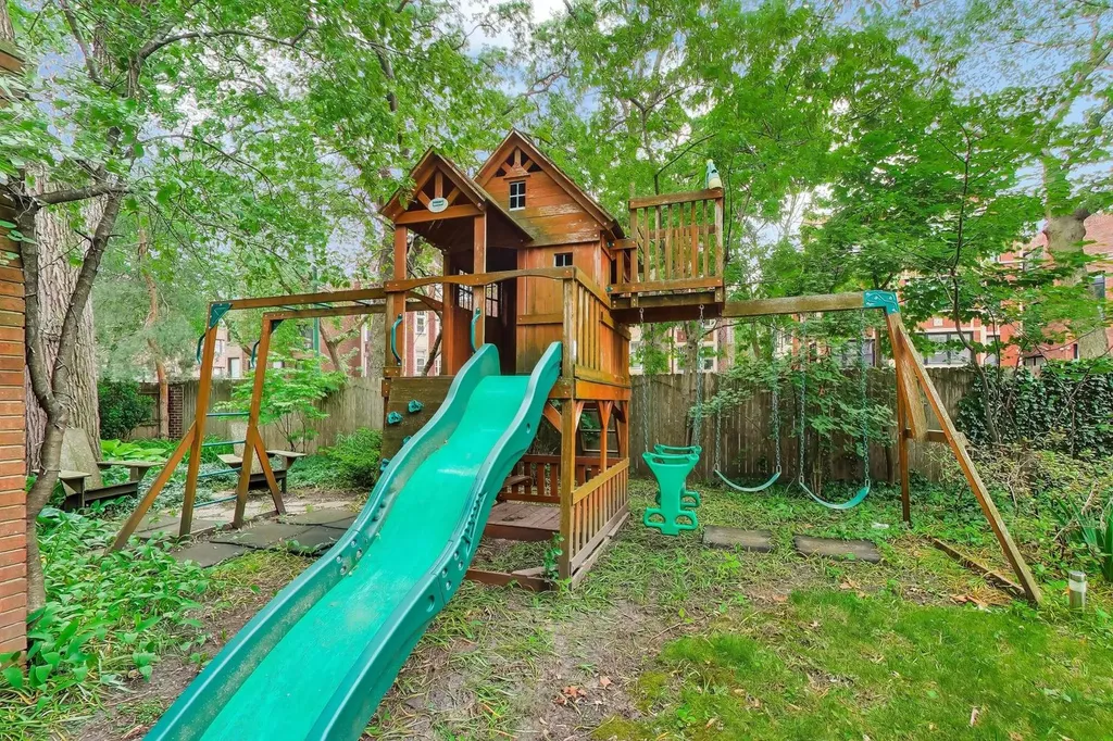 1203 East 50th Street Chicago IL 60615