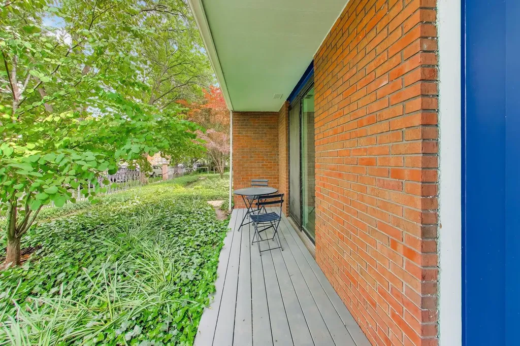 1203 East 50th Street Chicago IL 60615