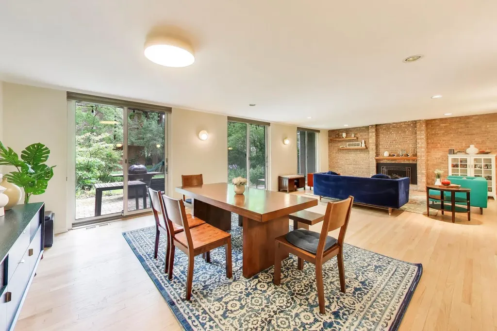 1203 East 50th Street Chicago IL 60615