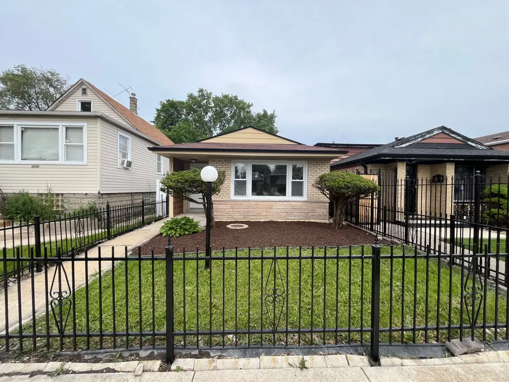 9941 South La Salle Street Chicago IL 60628