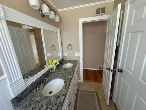 1504 West Oakton Street Arlington Heights IL 60004