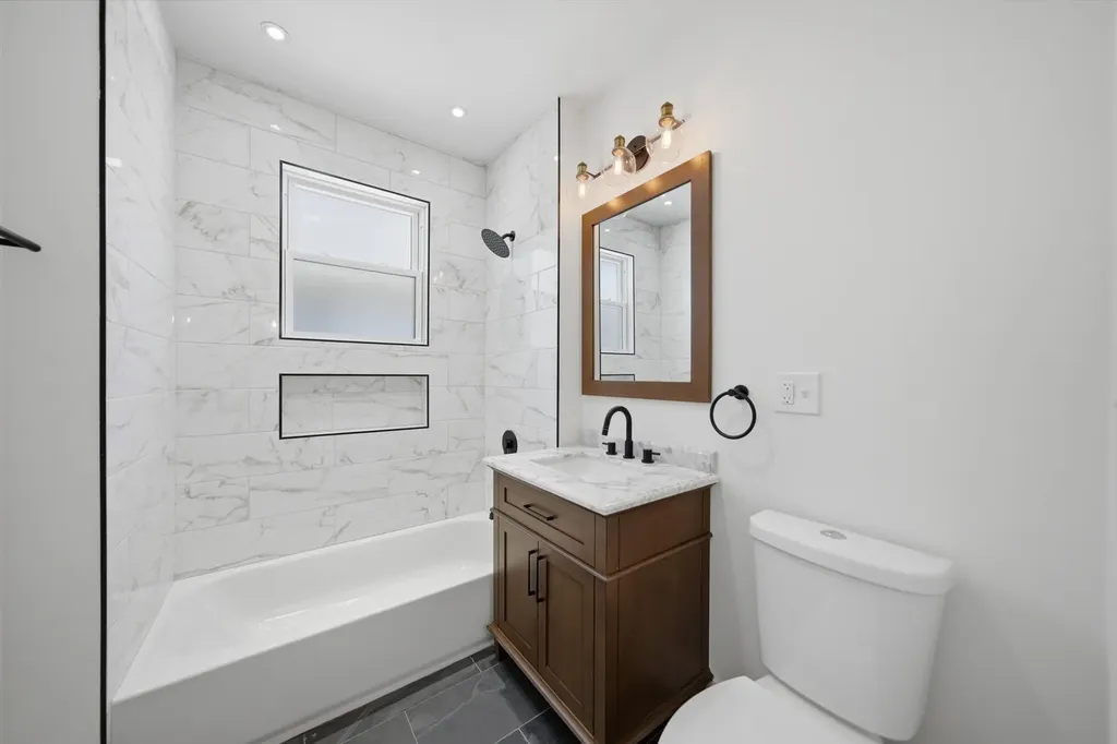 2714 North New England Avenue Chicago IL 60707