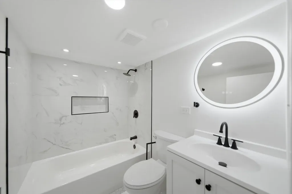 2714 North New England Avenue Chicago IL 60707