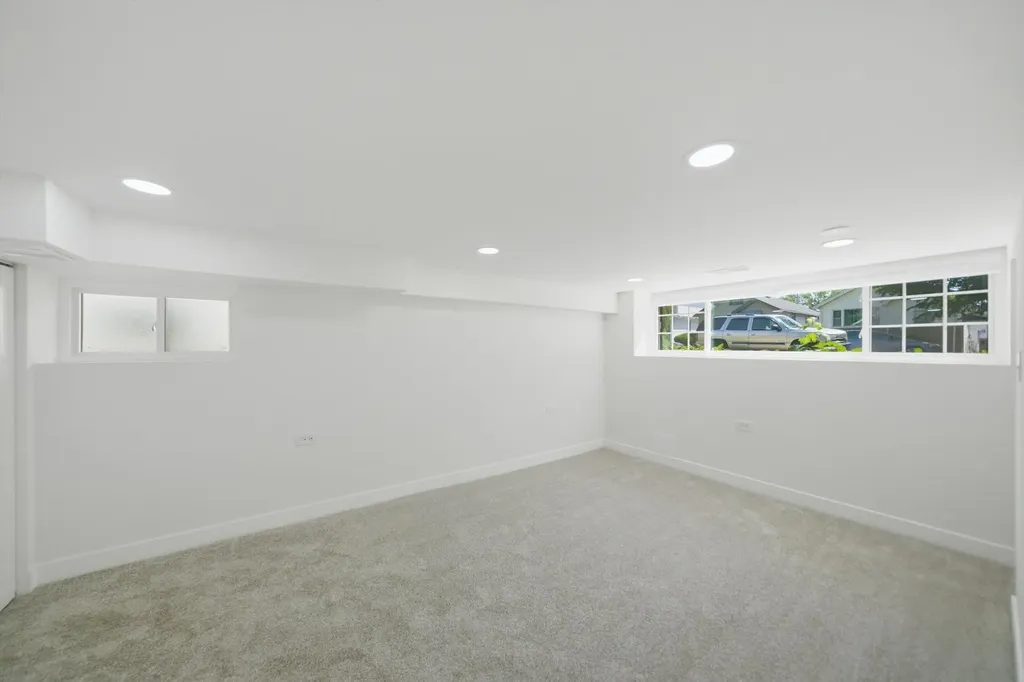 2714 North New England Avenue Chicago IL 60707