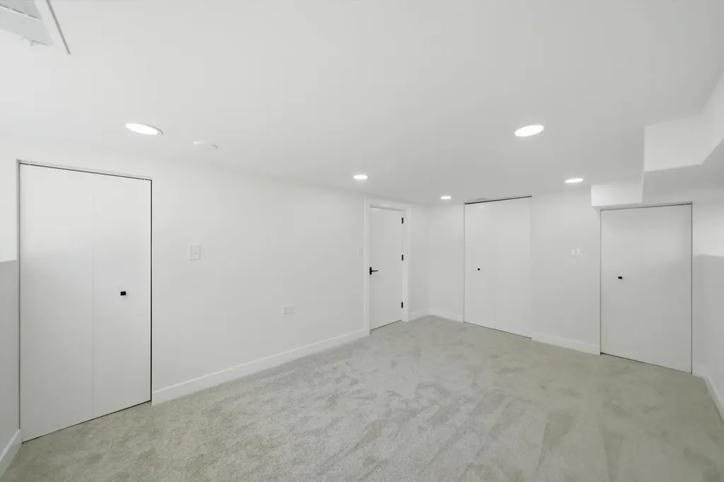 2714 North New England Avenue Chicago IL 60707