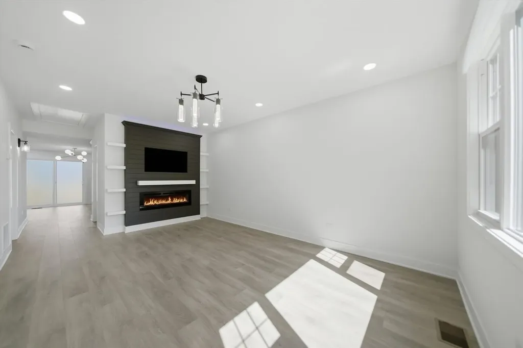 2714 North New England Avenue Chicago IL 60707