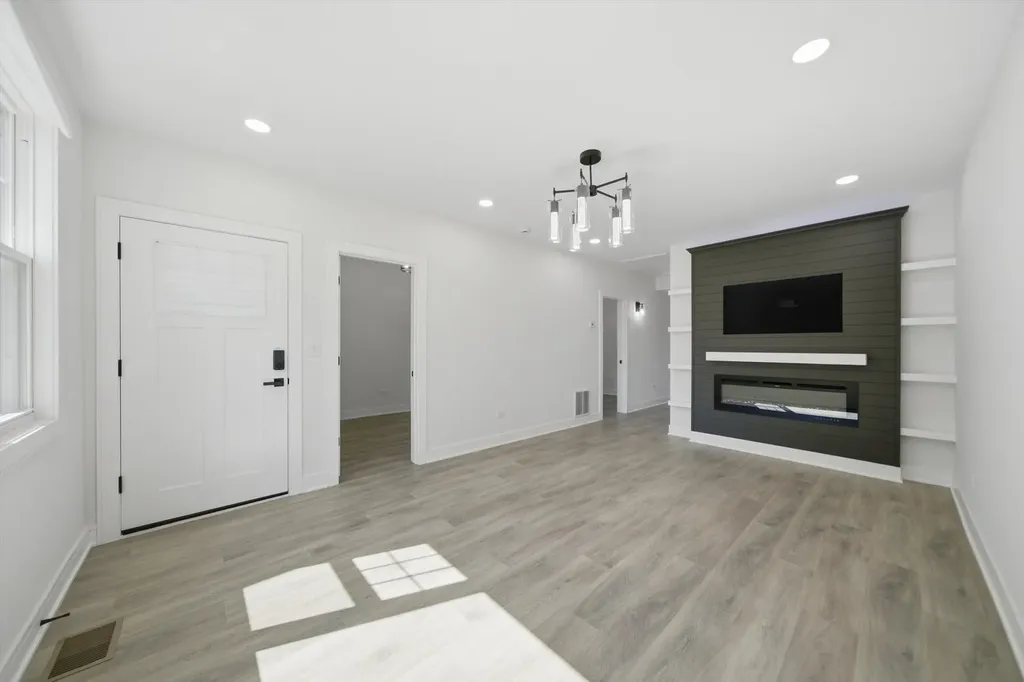 2714 North New England Avenue Chicago IL 60707