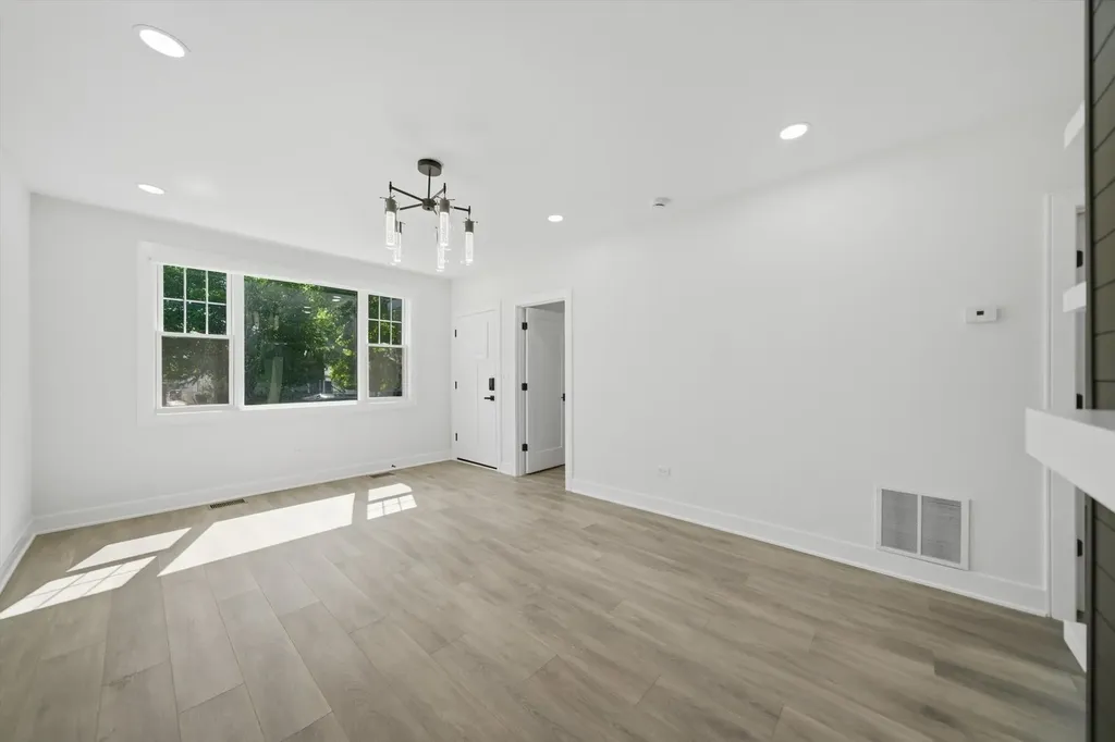 2714 North New England Avenue Chicago IL 60707
