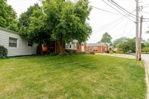 513 Maizefield Avenue Bloomington IL 61701