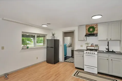 32 Cross Street Bristol IL 60512