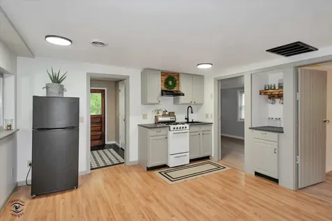 32 Cross Street Bristol IL 60512