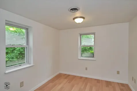 32 Cross Street Bristol IL 60512