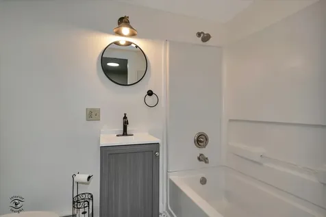 32 Cross Street Bristol IL 60512