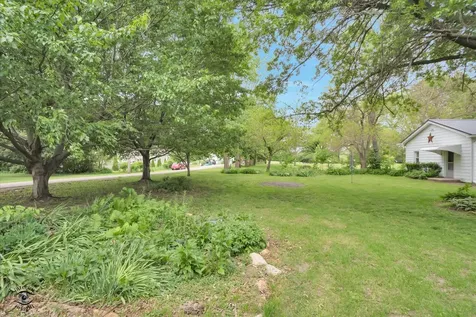 32 Cross Street Bristol IL 60512