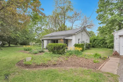 32 Cross Street Bristol IL 60512