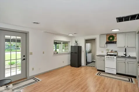 32 Cross Street Bristol IL 60512