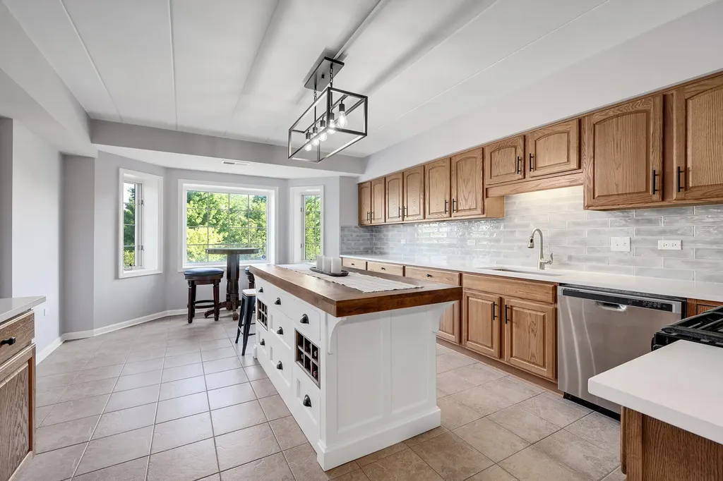 8505 Woodward Avenue Woodridge IL 60517
