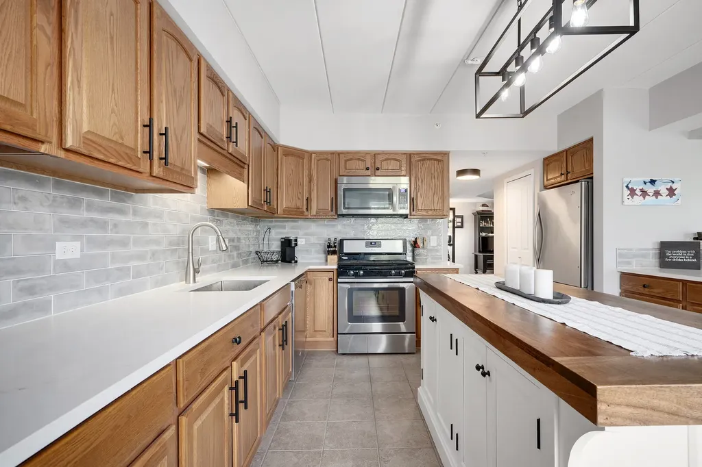 8505 Woodward Avenue Woodridge IL 60517