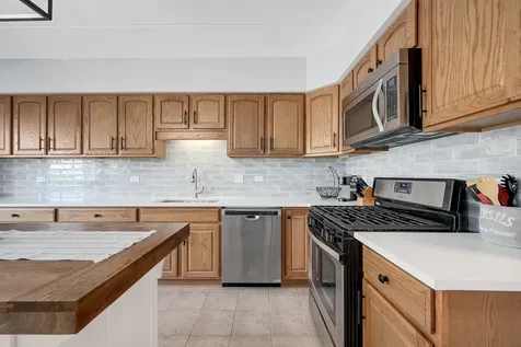 8505 Woodward Avenue Woodridge IL 60517