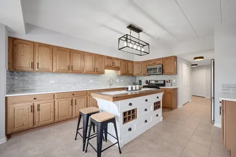 8505 Woodward Avenue Woodridge IL 60517