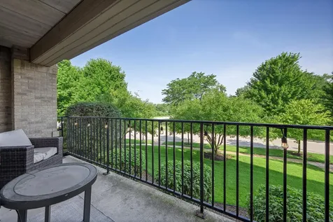8505 Woodward Avenue Woodridge IL 60517