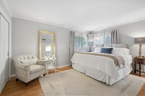 576 Bedford Lane Des Plaines IL 60016