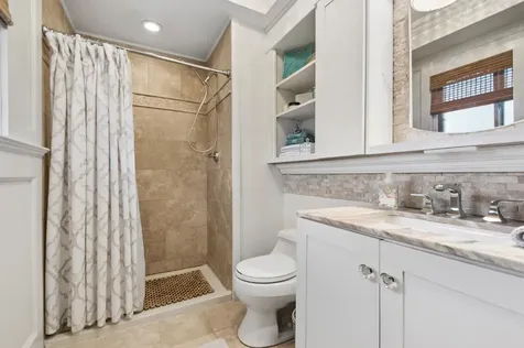 576 Bedford Lane Des Plaines IL 60016