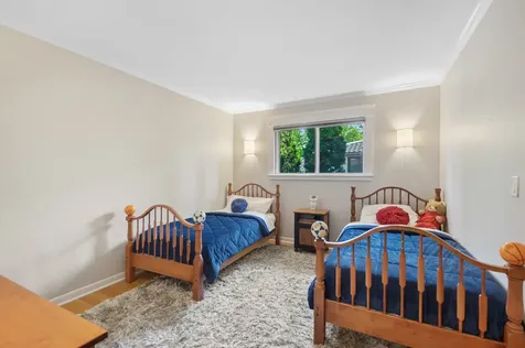 576 Bedford Lane Des Plaines IL 60016