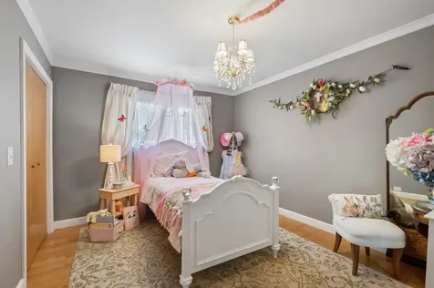 576 Bedford Lane Des Plaines IL 60016