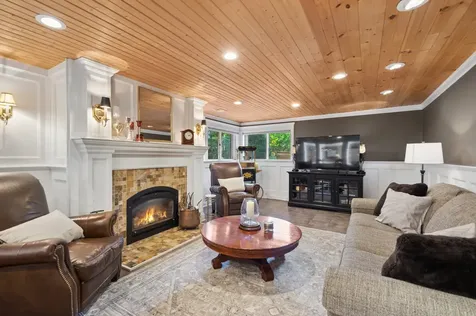 576 Bedford Lane Des Plaines IL 60016