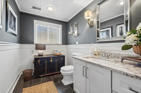 576 Bedford Lane Des Plaines IL 60016