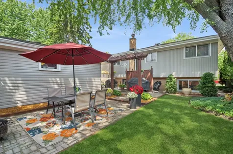 576 Bedford Lane Des Plaines IL 60016