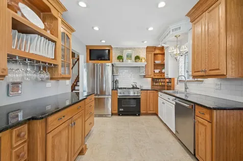 576 Bedford Lane Des Plaines IL 60016