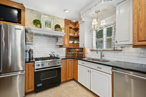 576 Bedford Lane Des Plaines IL 60016