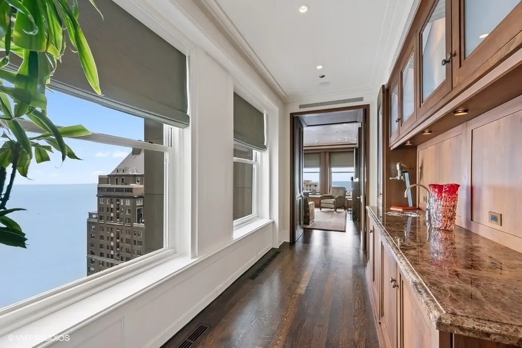 159 East Walton Place Chicago IL 60611