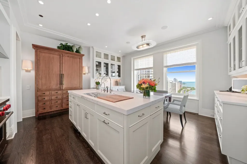 159 East Walton Place Chicago IL 60611
