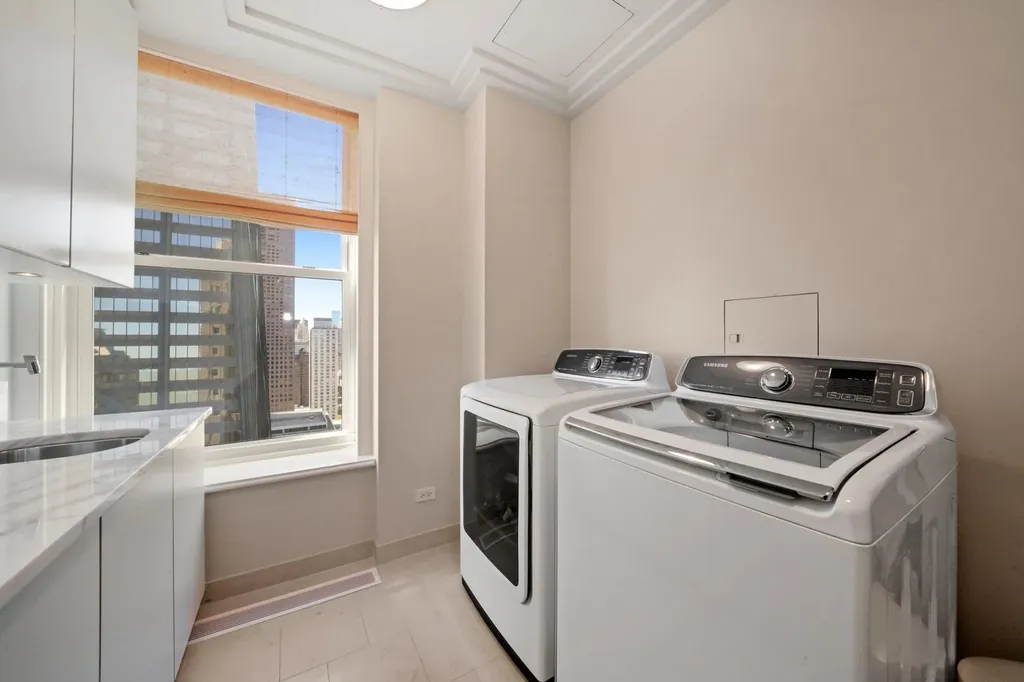 159 East Walton Place Chicago IL 60611