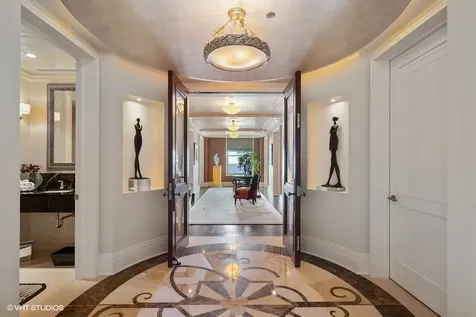 159 East Walton Place Chicago IL 60611