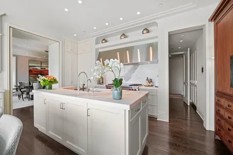 159 East Walton Place Chicago IL 60611