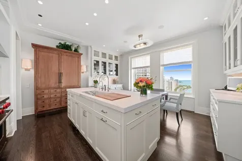 159 East Walton Place Chicago IL 60611