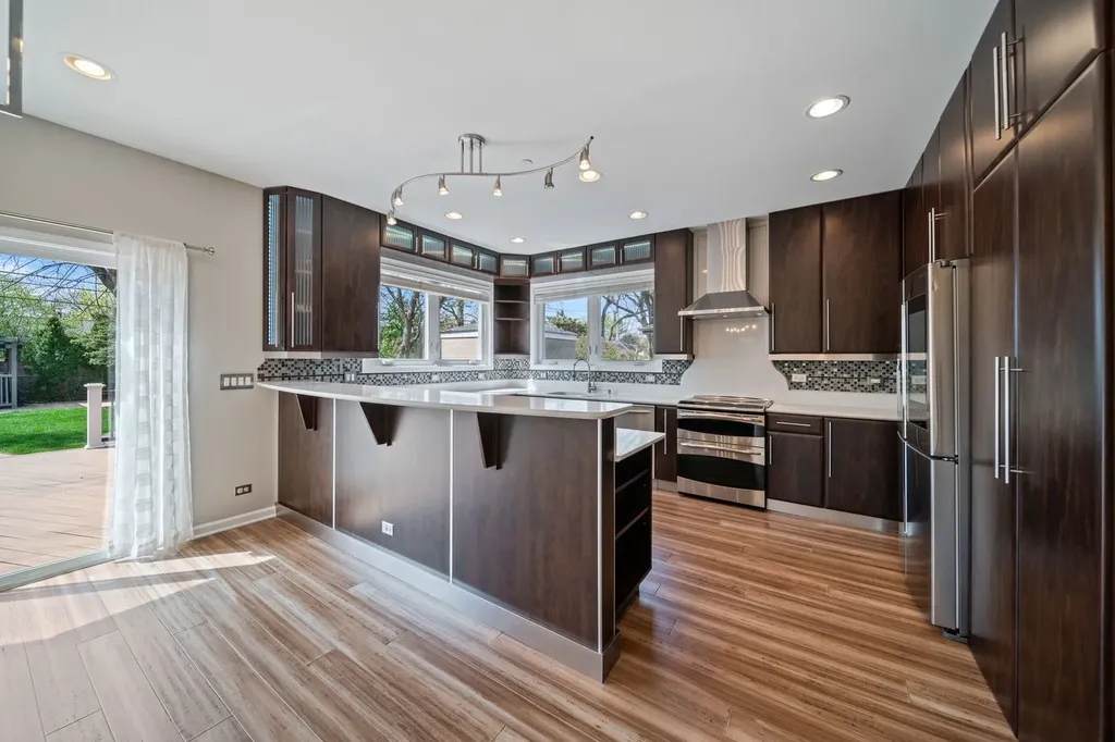 701 Oakton Street Park Ridge IL 60068