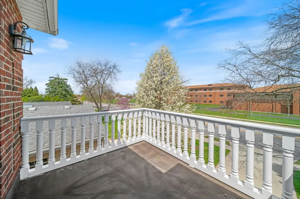 701 Oakton Street Park Ridge IL 60068