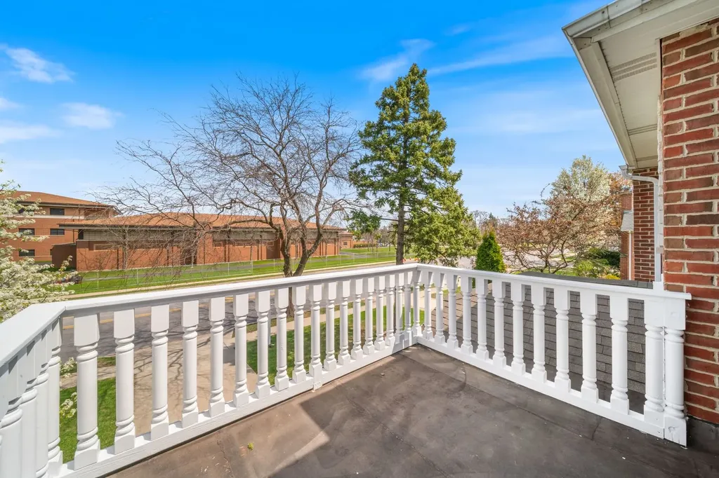 701 Oakton Street Park Ridge IL 60068