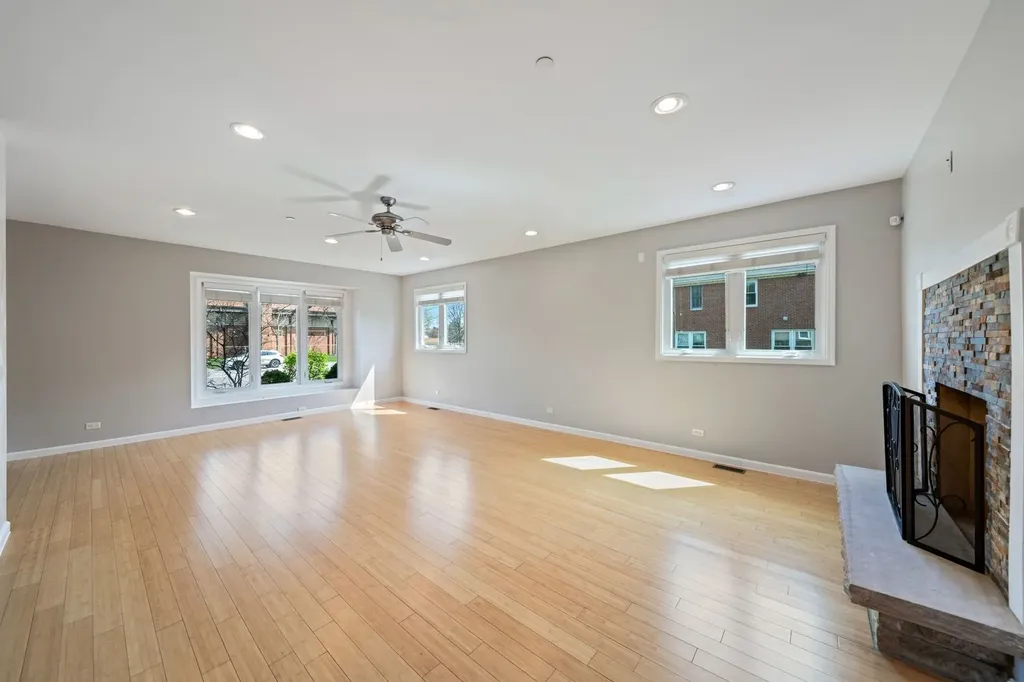 701 Oakton Street Park Ridge IL 60068