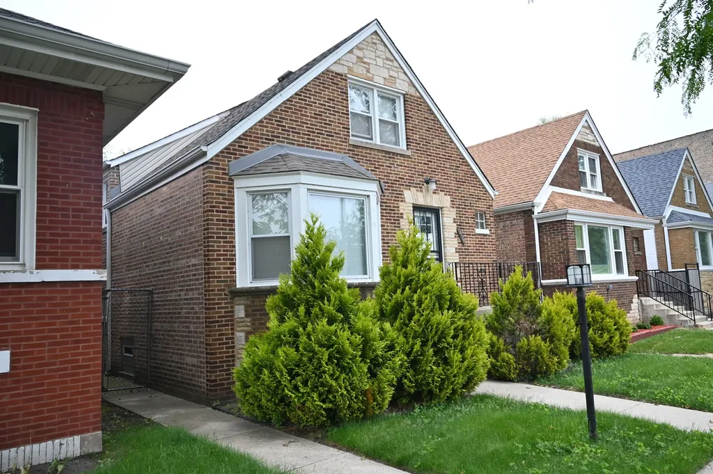 8434 South Yates Boulevard Chicago IL 60617