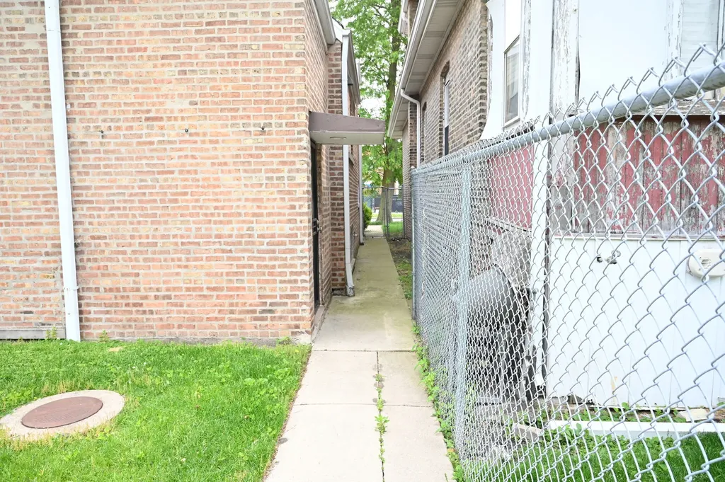 8434 South Yates Boulevard Chicago IL 60617