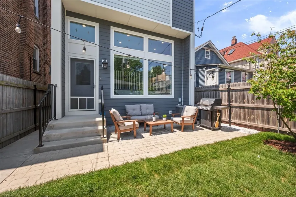 4137 North Lawndale Avenue Chicago IL 60618