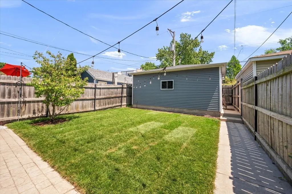 4137 North Lawndale Avenue Chicago IL 60618