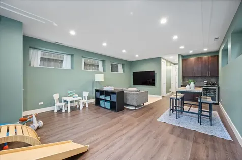 4137 North Lawndale Avenue Chicago IL 60618